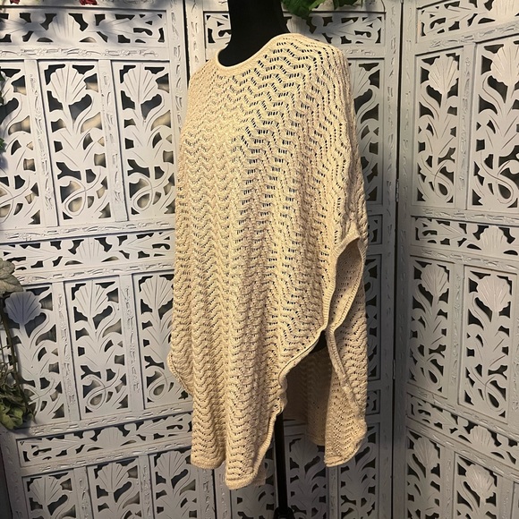 COLLECTIONS ETC. FANTASTIC GOLD & GLITTER OPEN KNIT LIGHT SWEATER SHAWL PONCHO - Picture 5 of 7